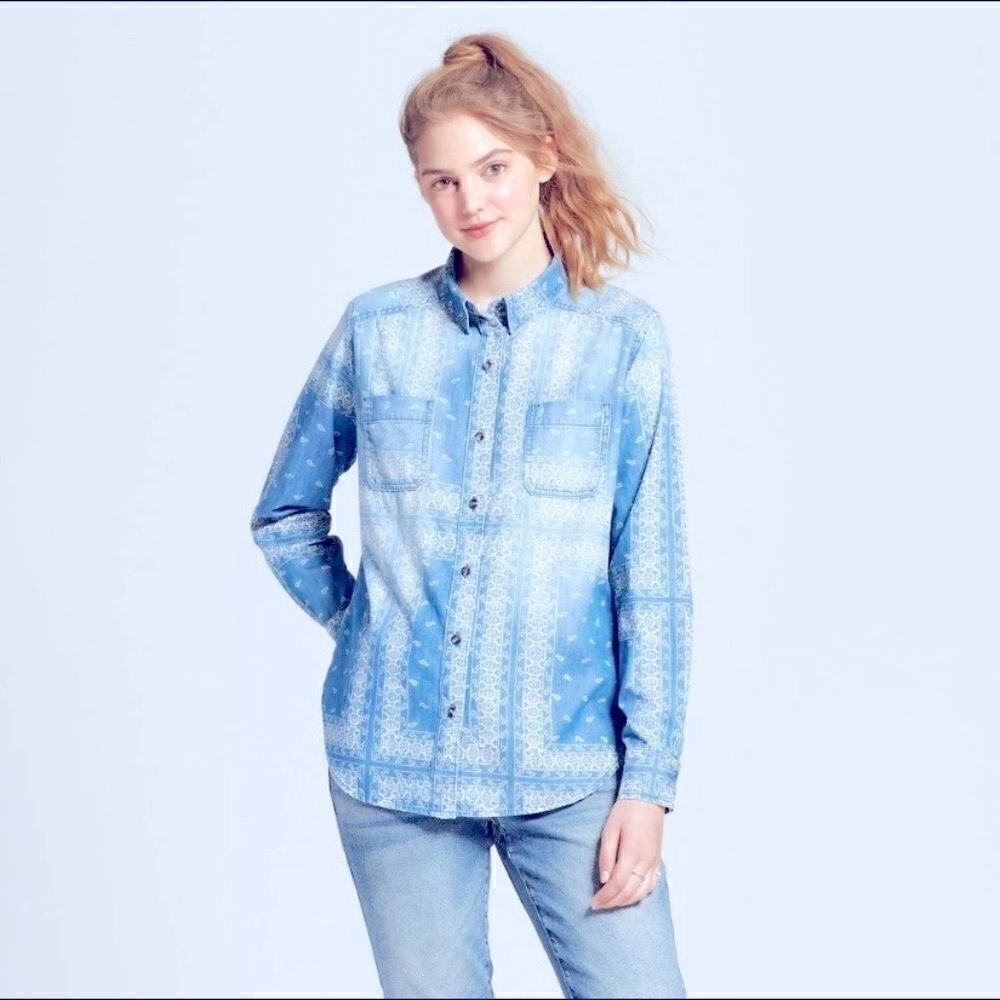🌺Mossimo Supply CO. Boyfriend Fit Denim shirt -M